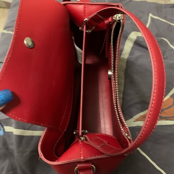 A red city purse - Picture 3 of 8